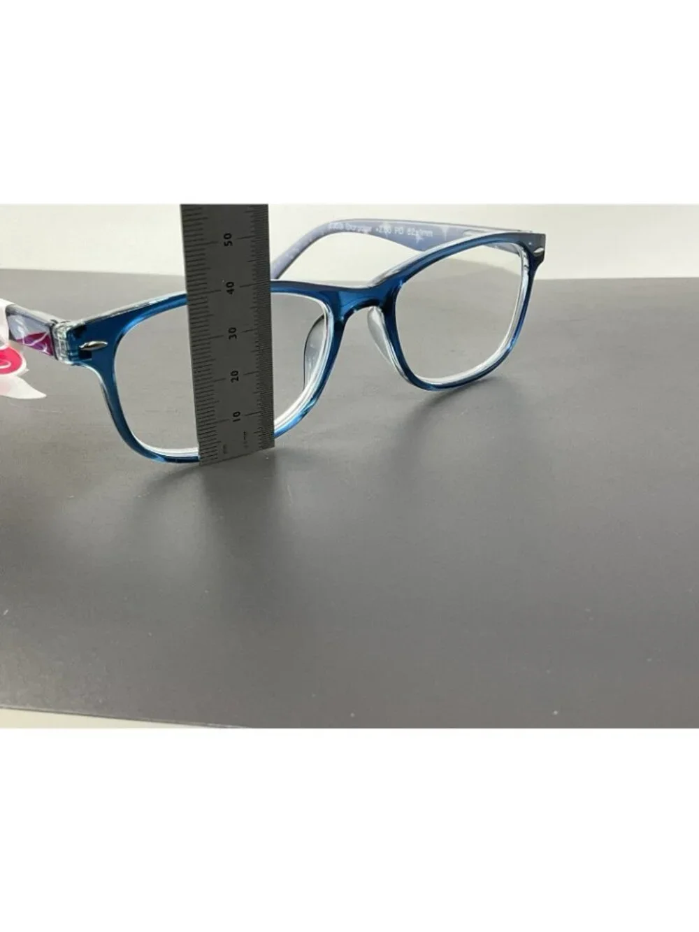 Peepers frame very
